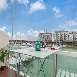 Apartment On The Water 2 With Free Parking - By My Getaways, Brighton