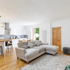 Apartment Lovely, Centrally Located 2-bedroom With Patio, Brighton